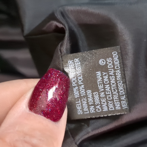 TAHARI* dress suit. Jacket/Pants, both fully lined. Hook/eye closure front. 2pc - Picture 12 of 17